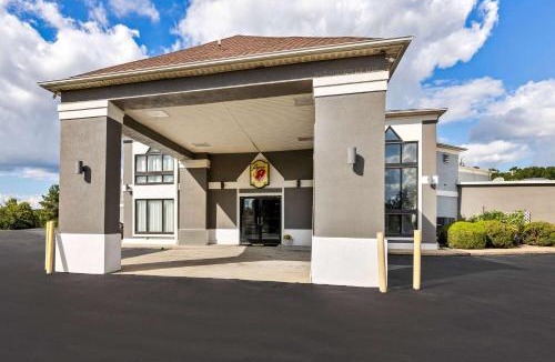 Dickson Hotel | Super 8 by Wyndham Dickson