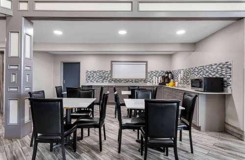 Dickson Hotel | Super 8 by Wyndham Dickson