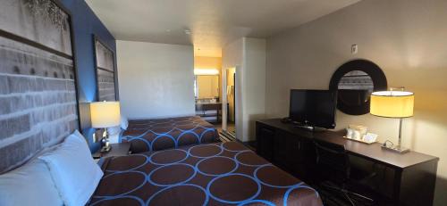 Dilley Hotel | Super 8 by Wyndham Dilley TX