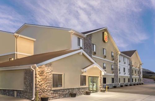 Dillon Hotel | Super 8 by Wyndham Dillon/Breckenridge Area