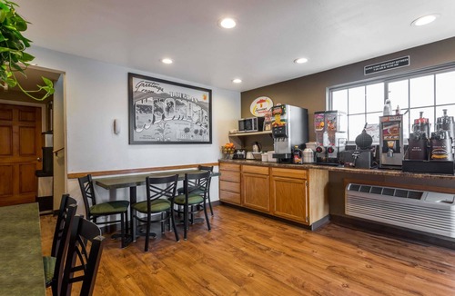 Douglas Hotel | Super 8 by Wyndham Douglas