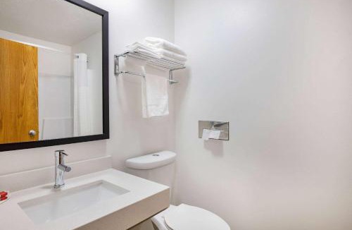 Duluth Hotel | Super 8 by Wyndham Duluth