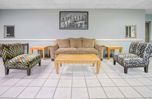 Dunn Hotel | Super 8 by Wyndham Dunn