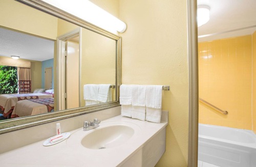 Dunn Hotel | Super 8 by Wyndham Dunn