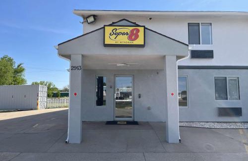 Emporia Hotel | Super 8 by Wyndham Emporia