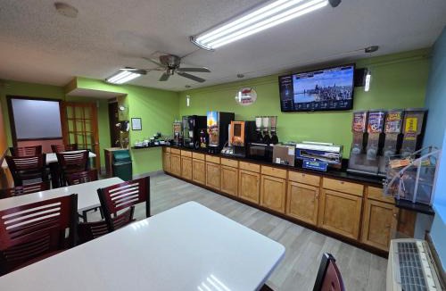 Emporia Hotel | Super 8 by Wyndham Emporia
