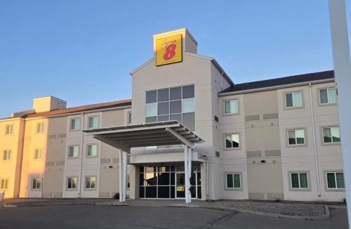 Estevan Hotel | Super 8 by Wyndham Estevan