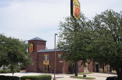 Farmers Branch Hotel | Super 8 by Wyndham Farmers Branch/North Dallas