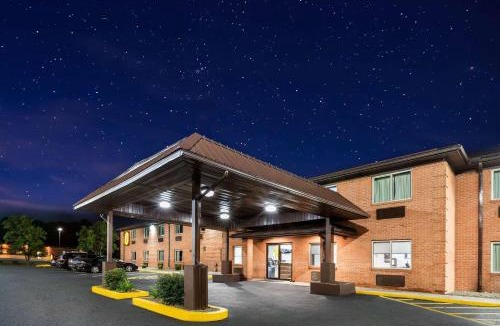 Kingmont Hotel | Super 8 by Wyndham Fairmont