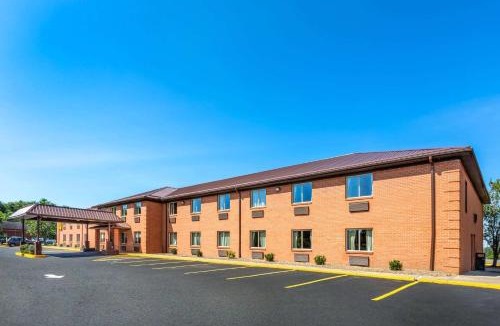Kingmont Hotel | Super 8 by Wyndham Fairmont