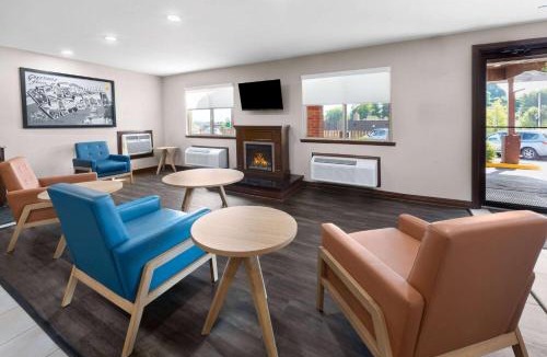 Kingmont Hotel | Super 8 by Wyndham Fairmont