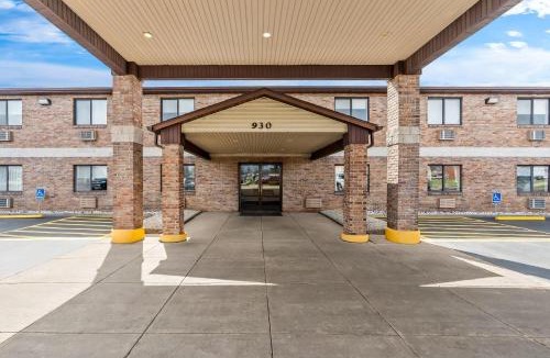 Farmington Hotel | Super 8 by Wyndham Farmington