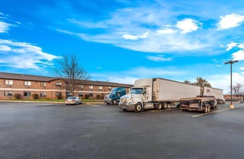 Farmington Hotel | Super 8 by Wyndham Farmington