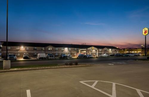 Farmington Hotel | Super 8 by Wyndham Farmington