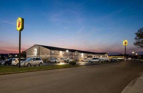 Farmington Hotel | Super 8 by Wyndham Farmington