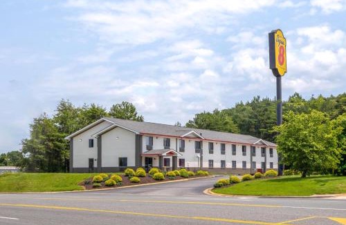 Farmville Hotel | Super 8 by Wyndham Farmville