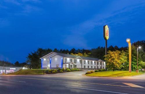 Farmville Hotel | Super 8 by Wyndham Farmville