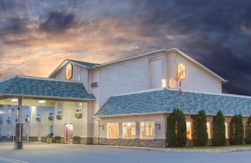 Fort Frances Hotel | Super 8 by Wyndham Fort Frances