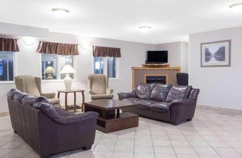 Fort Frances Hotel | Super 8 by Wyndham Fort Frances