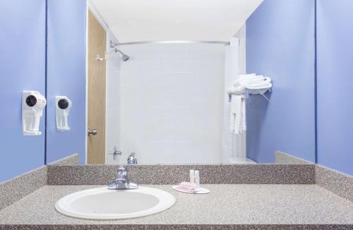 Fort Frances Hotel | Super 8 by Wyndham Fort Frances