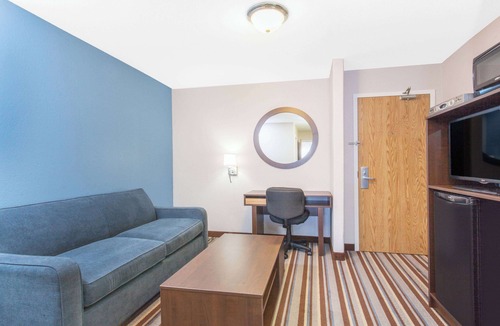 Fort Frances Hotel | Super 8 by Wyndham Fort Frances