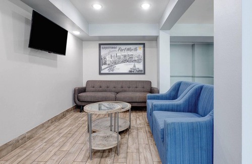 West Meadowbrook Hotel | Super 8 by Wyndham Fort Worth Entertainment District
