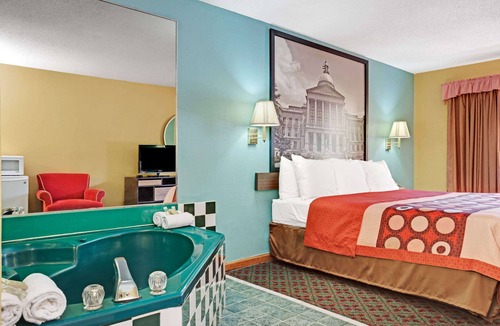 Forest Park Hotel | Super 8 by Wyndham Forest Park