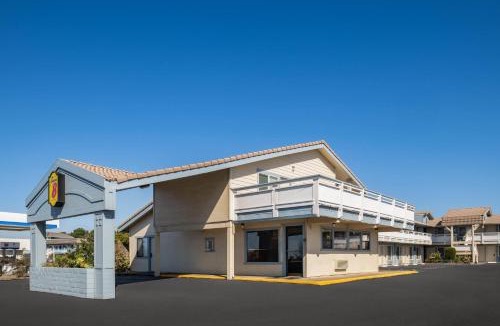 Fort Bragg Hotel | Super 8 by Wyndham Fort Bragg