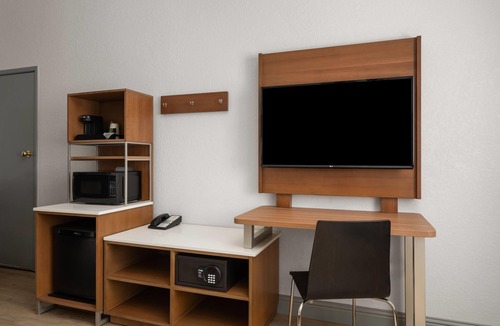 Fort Bragg Hotel | Super 8 by Wyndham Fort Bragg