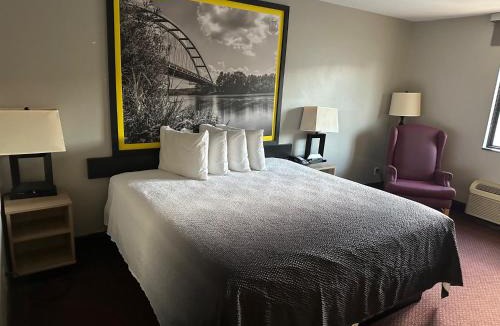 Fort Scott Hotel | Super 8 by Wyndham Fort Scott