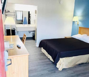 Fort Scott Hotel | Super 8 by Wyndham Fort Scott