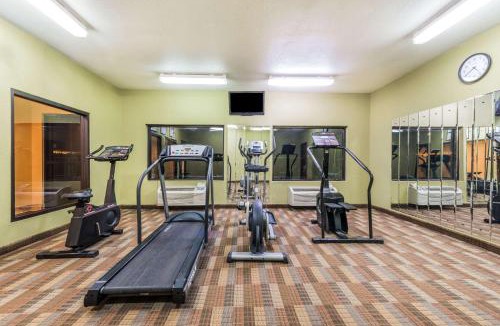 Fossil Creek Hotel | Super 8 by Wyndham Fort Worth North