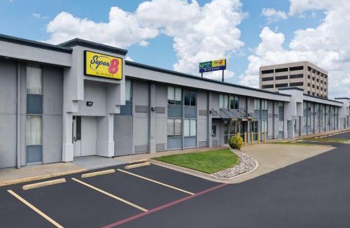 West Meadowbrook Hotel | Super 8 by Wyndham Fort Worth Entertainment District