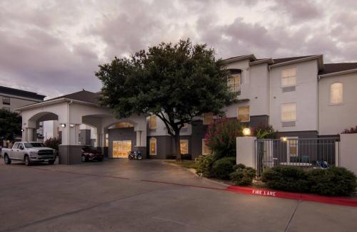 Fort Worth Hotel | Super 8 by Wyndham Fort Worth Stockyards