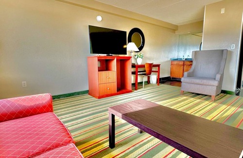 Frederick Hotel | Super 8 by Wyndham Frederick