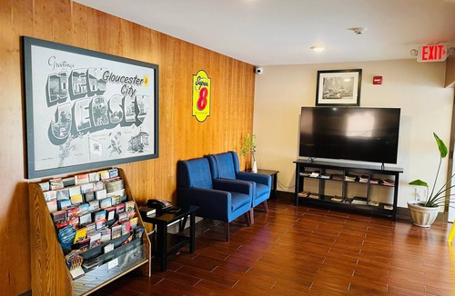 Gloucester City Hotel | Super 8 by Wyndham Gloucester