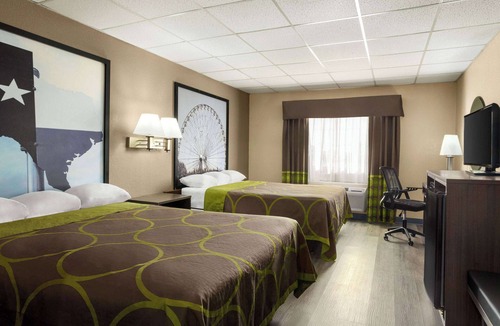 Gainesville Hotel | Super 8 by Wyndham Gainesville TX