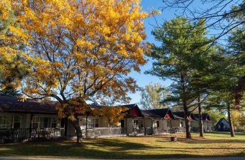 Gananoque Hotel | Super 8 by Wyndham Gananoque - Country Squire Resort