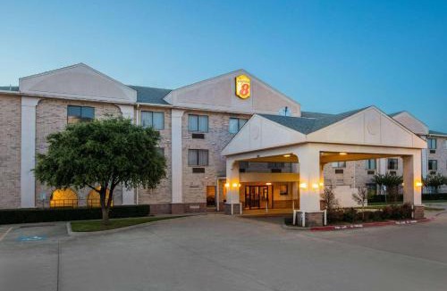 Garland Hotel | Super 8 by Wyndham Garland North Dallas Area