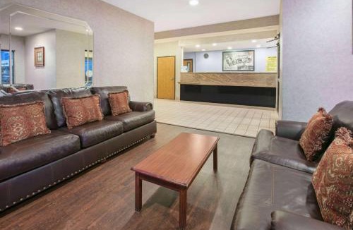 Garland Hotel | Super 8 by Wyndham Garland North Dallas Area