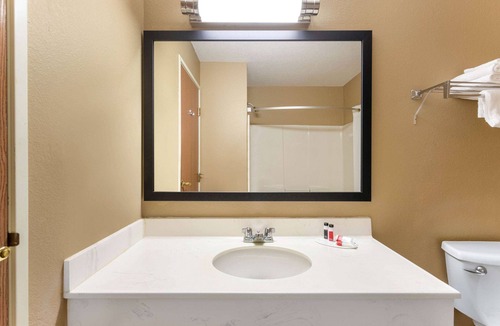 Goshen Hotel | Super 8 by Wyndham Goshen