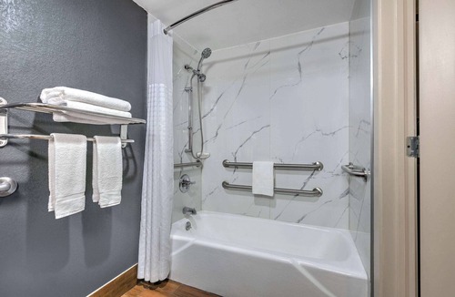 Grand Prairie Hotel | Super 8 by Wyndham Grand Prairie North