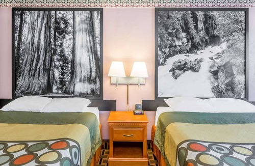 Grants Pass Hotel | Super 8 by Wyndham Grants Pass