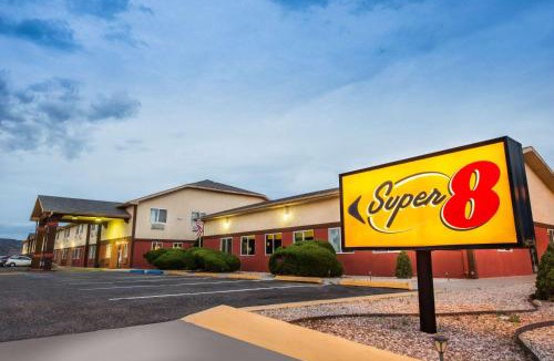 Grants Hotel | Super 8 by Wyndham Grants
