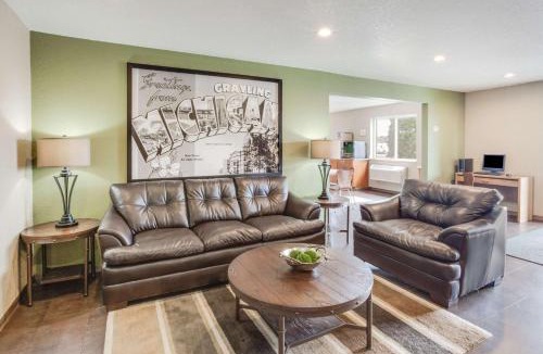 Grayling Hotel | Super 8 by Wyndham Grayling