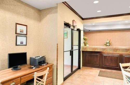 Grayville Hotel | Super 8 by Wyndham Grayville