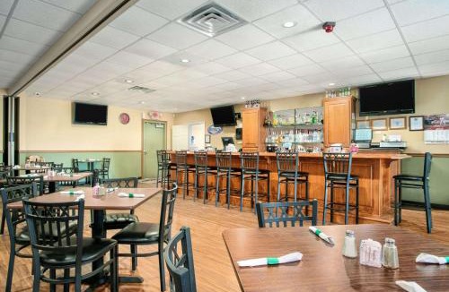 Grayville Hotel | Super 8 by Wyndham Grayville