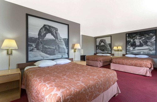 Green River Hotel | Super 8 by Wyndham Green River