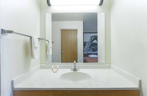 Green River Hotel | Super 8 by Wyndham Green River