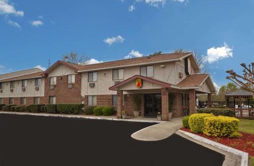 Greenville Hotel | Super 8 by Wyndham Greenville